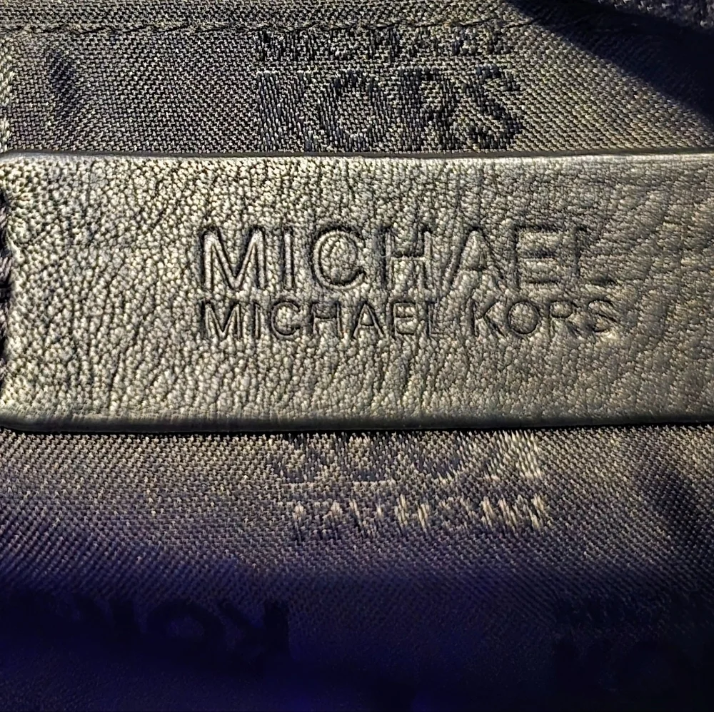 EUC - Michael Kors Black and White Wristlet